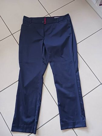 Hose M von Ashley Brooks