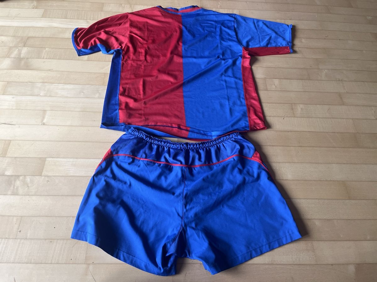 FC Basel Kleiderpakete: FC Basel FCB Vintage Trikot Kit Shirt Hose 2002/03 Toyota – Gebraucht aus Wallisellen von theadicts77 2