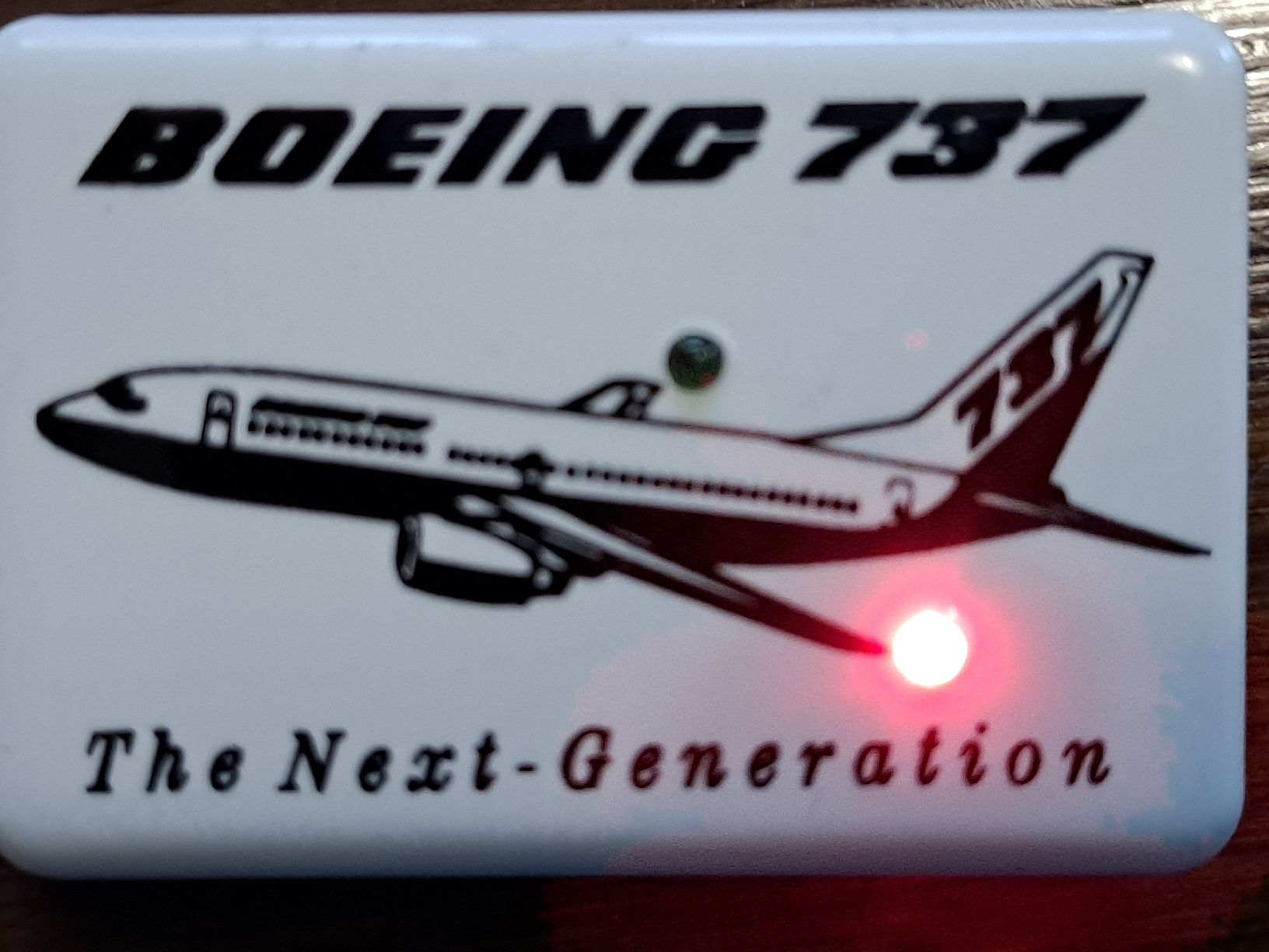 Spille & Fermagli: Broche Boeing 737 lumineux – Usato da Saubraz venduto da fanf