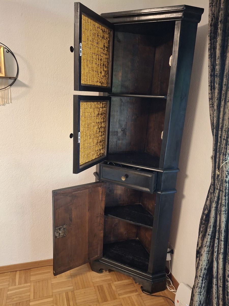 Vitrinen: Eckvitrine – Gebraucht aus Menziken von zok_7z2p 2