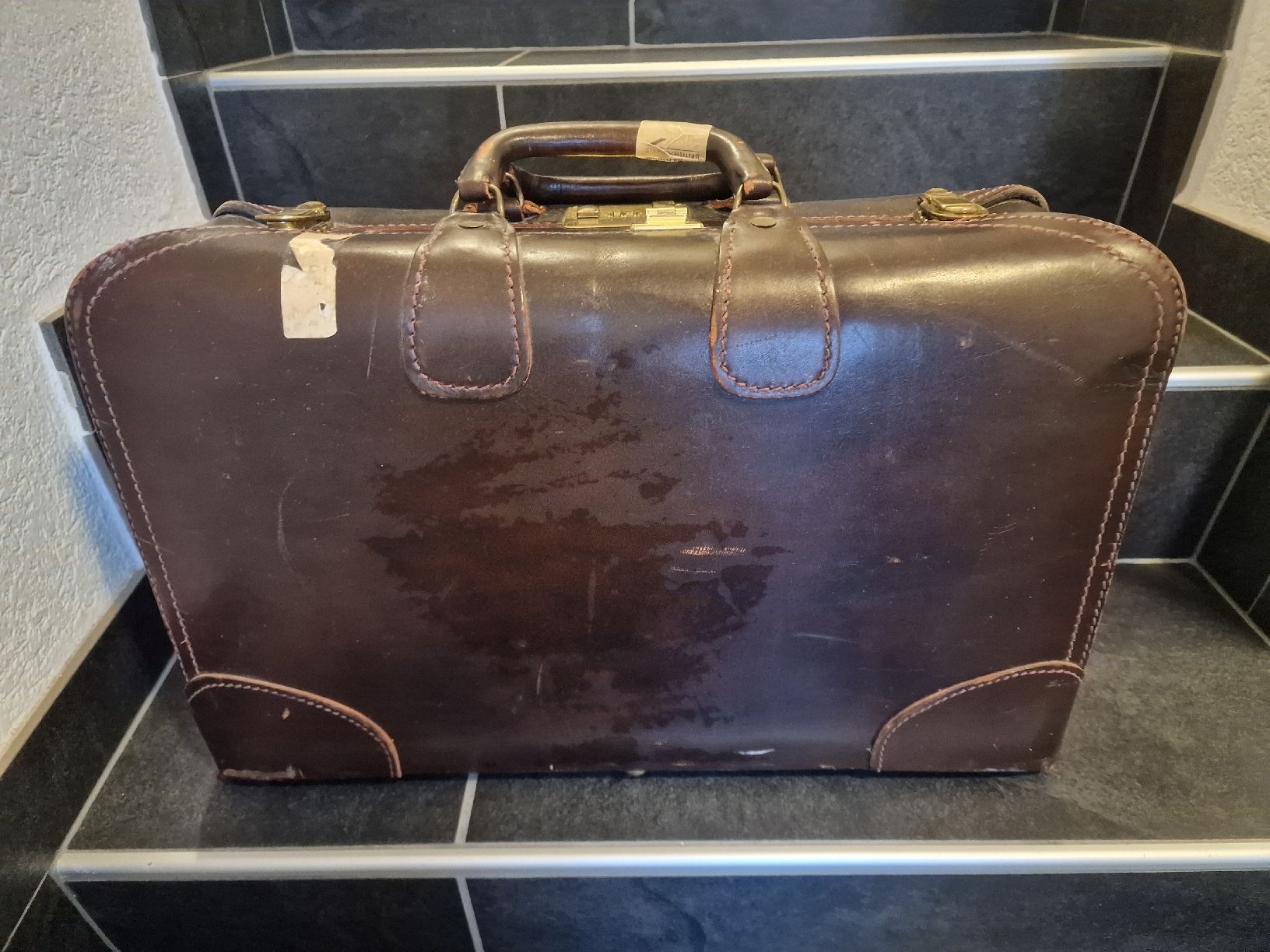 Reisekoffer: Valise vintage en cuir marron – Gebraucht aus Collonges von 2D_Collector 1
