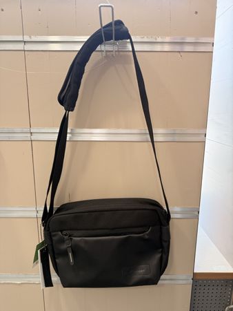 Schwarze Umhängetasche, neu, perfekt für den Alltag!