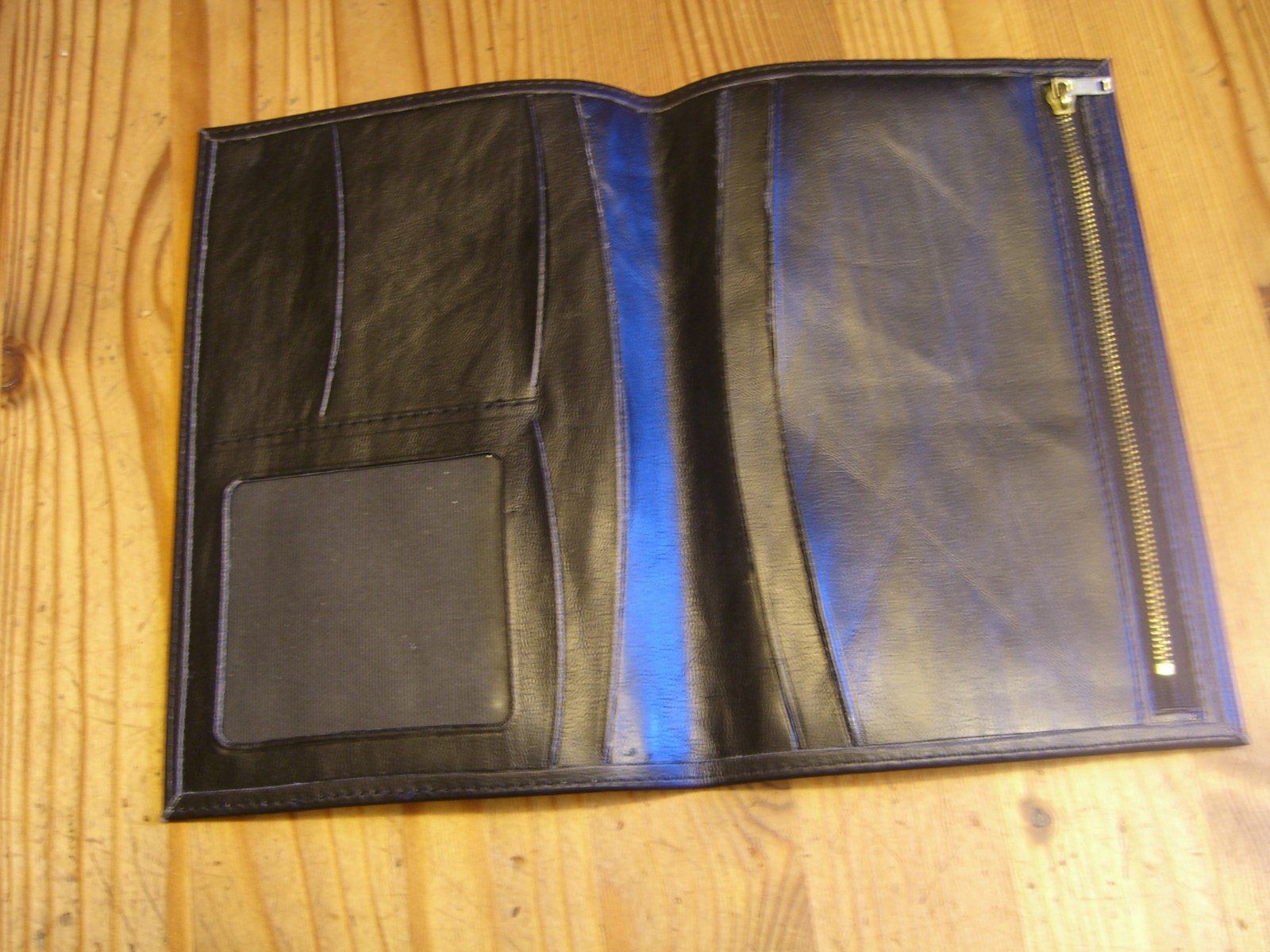 Brieftaschen: schöne Brieftasche, Kunstleder, schwarz, neu – Gebraucht aus Winterthur von Ghandi5 5
