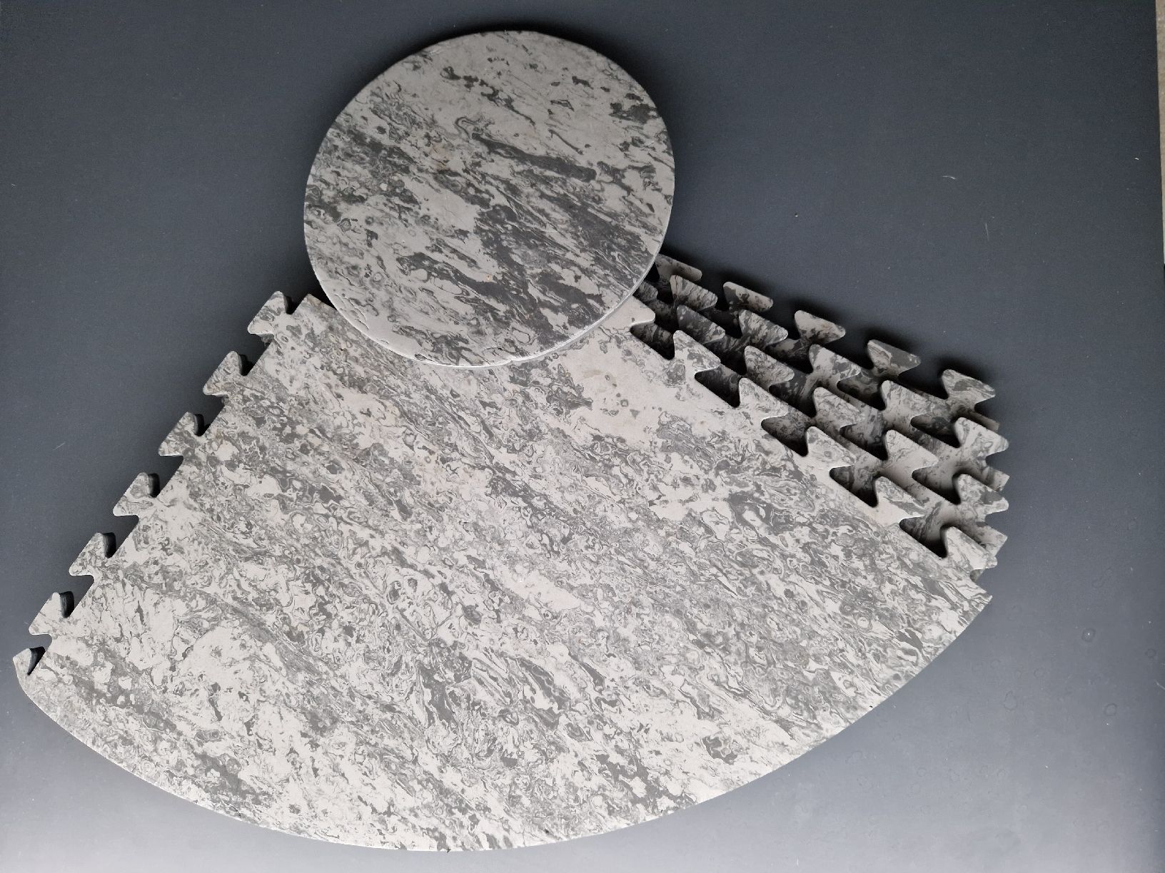 Tappeto da gioco: bObles runde Krabbelmatte, Durchmesser 110cm, Grau – Usato da Brugg AG venduto da mannen78 1
