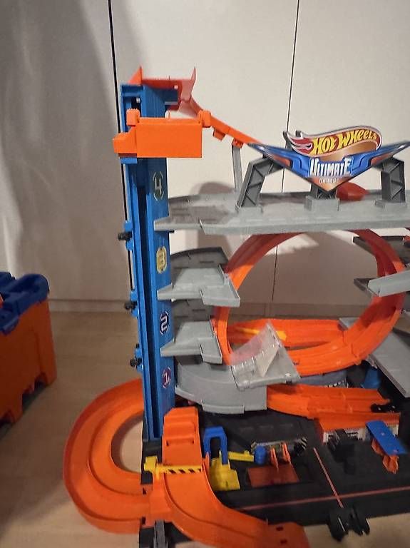 Jouets: Garage + circuit Hot Wheels – D'occasion à Troinex par Steph_muller 1