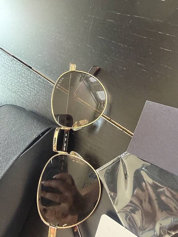 Prada Brillen & Gläser: Prada Sonnenbrille – Neu (gemäss Beschreibung) aus Schaffhausen von Nathalia33