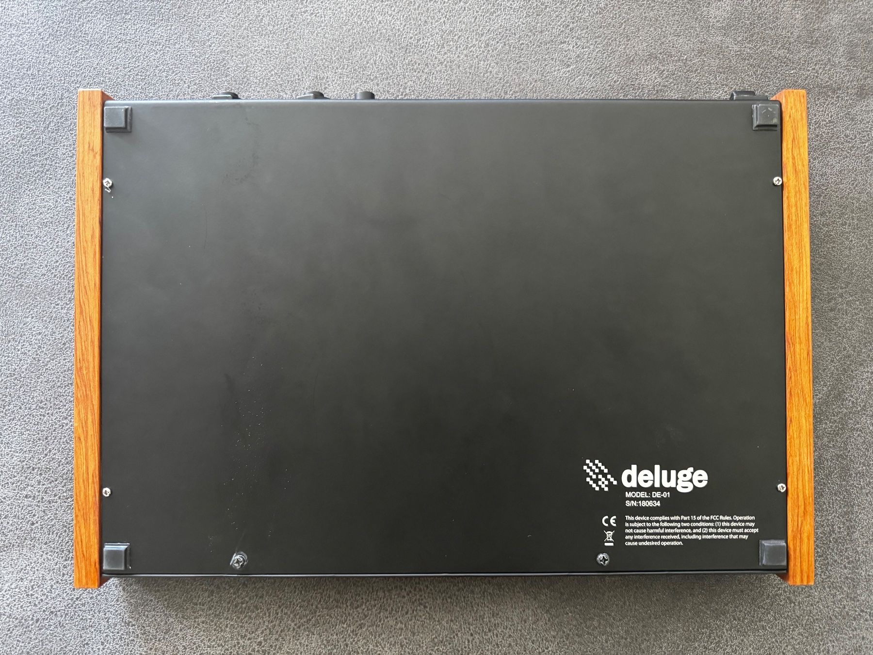 Musikinstrumente: Synthstrom Deluge (OLED Display), mit case – Gebraucht aus Zürich von mic_hfm6 3