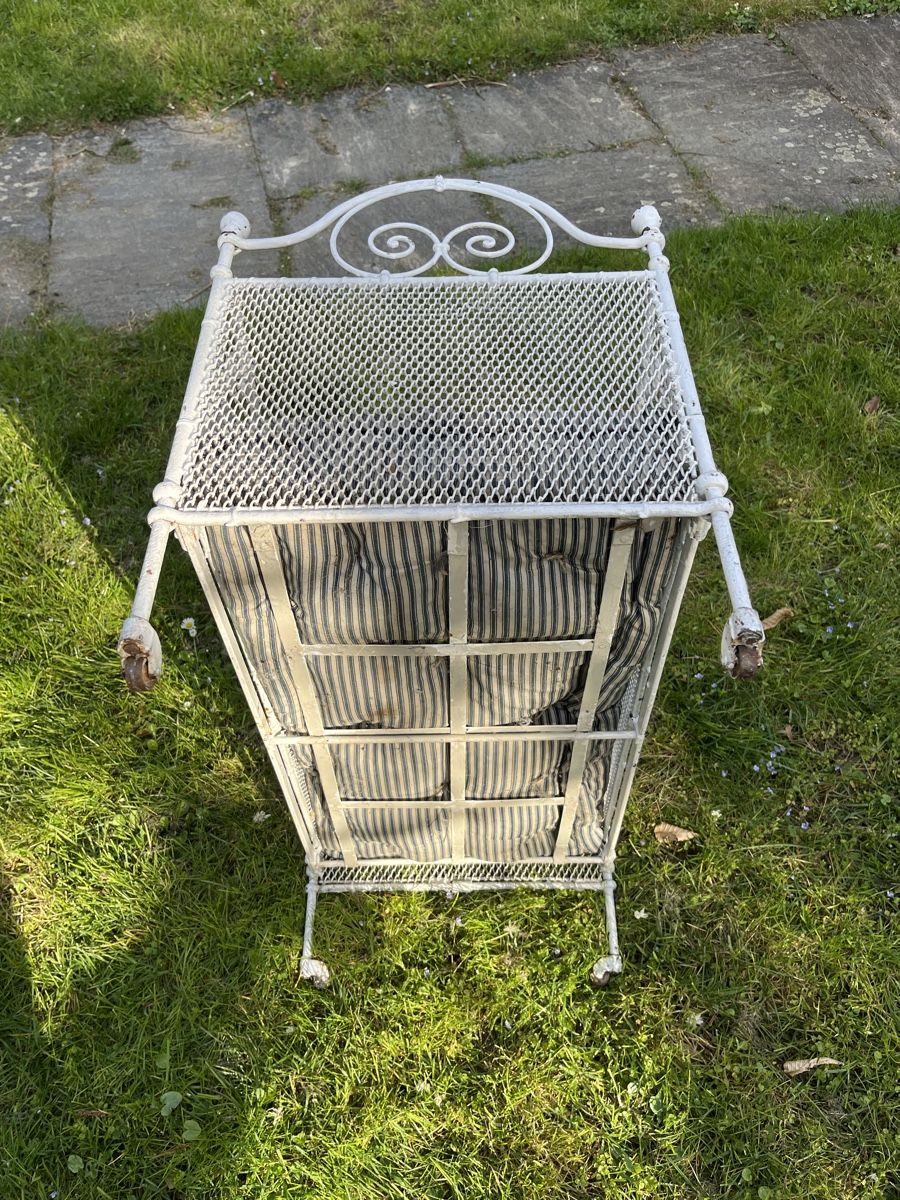 Giocattoli: Puppenbett Antik – Usato da Binningen venduto da Goldsmith8 4
