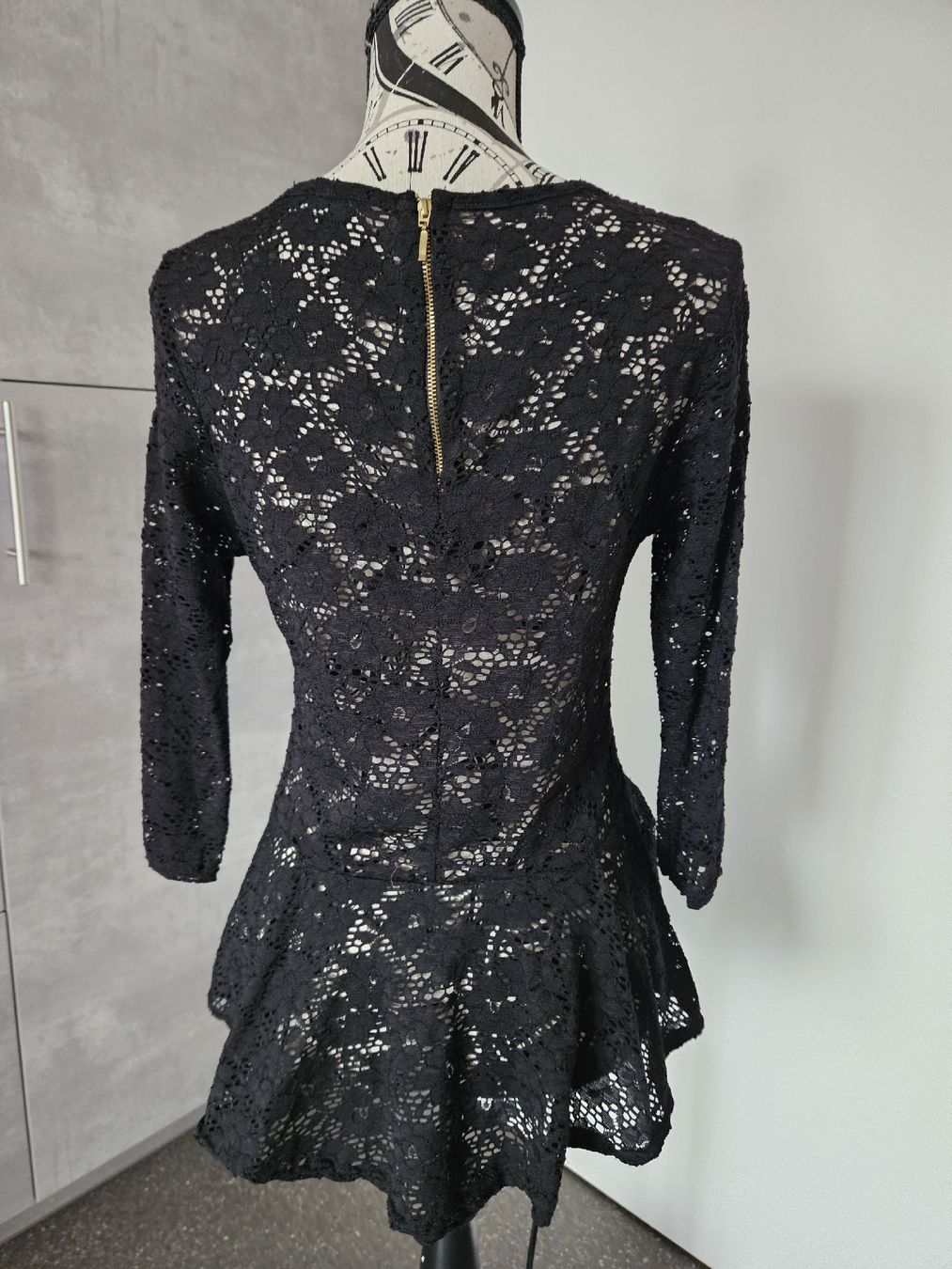 Gonne: Kleid Spitzen schwarz, ca Grösse 36 – Usato da Anwil venduto da tamoos 1
