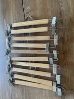 10er Set Kleiderbügel mit Klemmen, Holz, gut erhalten!