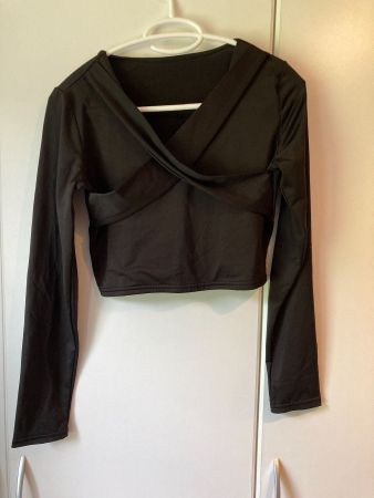 Shirt schwarz mit gekreuztem Ausschnit