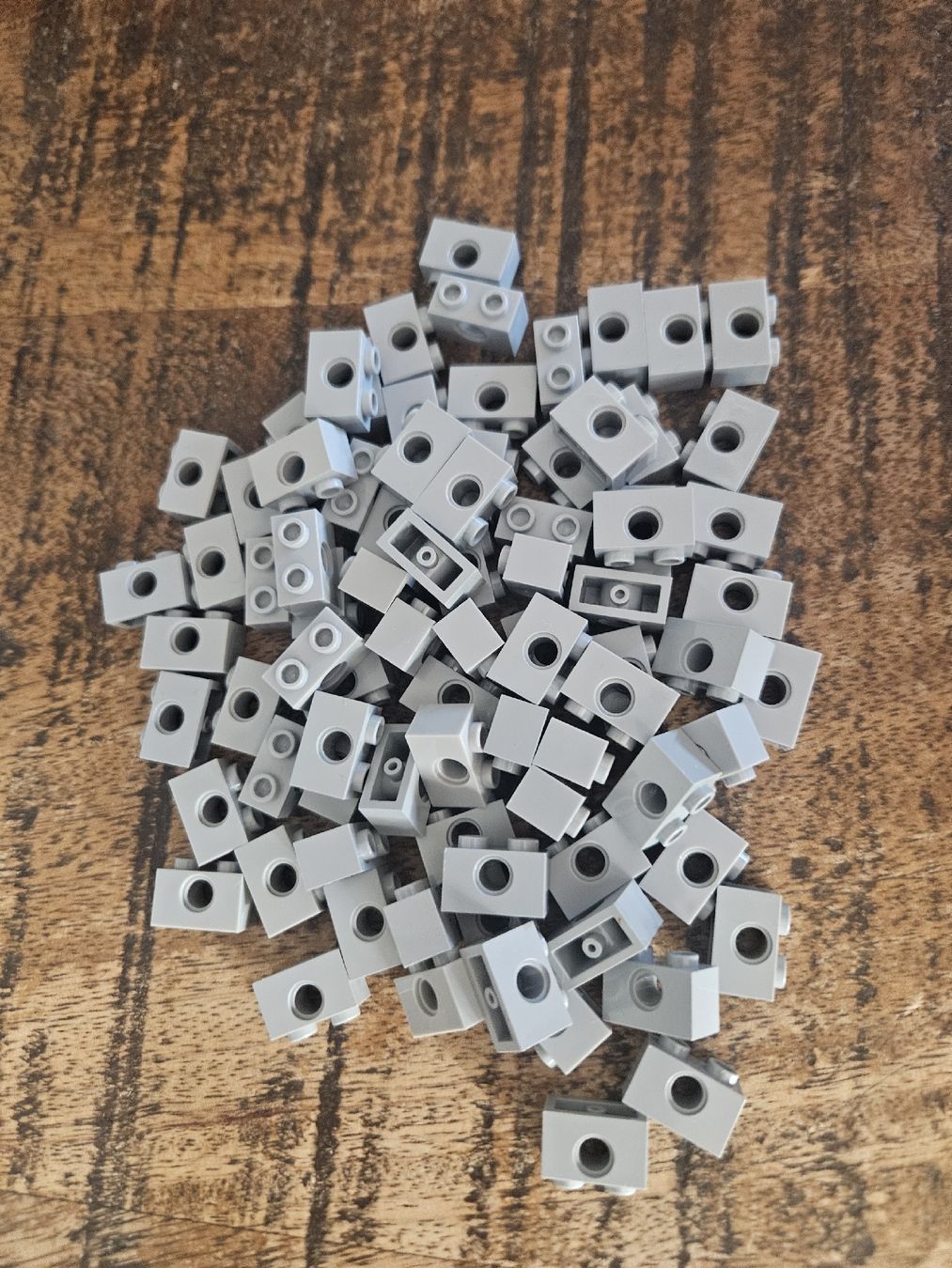 Lego Kit di costruzioni: lego 3700 lot de 80 pièces Light Bluish Gray Technic, Brick – Usato da Confignon venduto da Ecrofigs 1