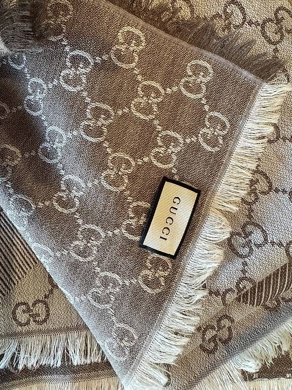 Foulard & Sciarpe: Gucci Schal GG Monogram Shawl  – Nuovo e nell'imballaggio originale da Bremgarten AG venduto da val_ch 2