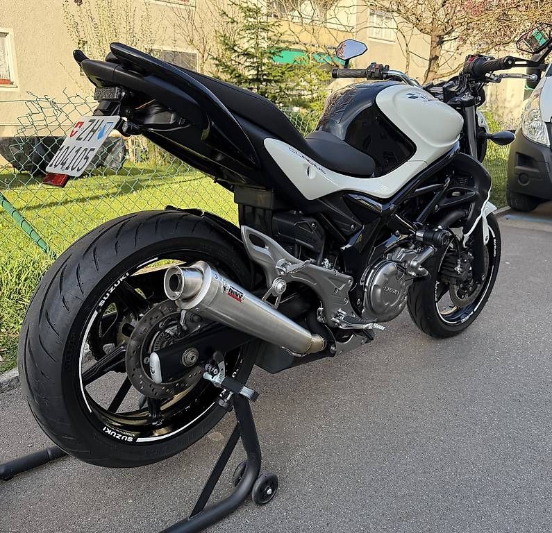 Strada: Suzuki SFV 650 A Gladius – Usato da Dietikon venduto da W.Doctor 1