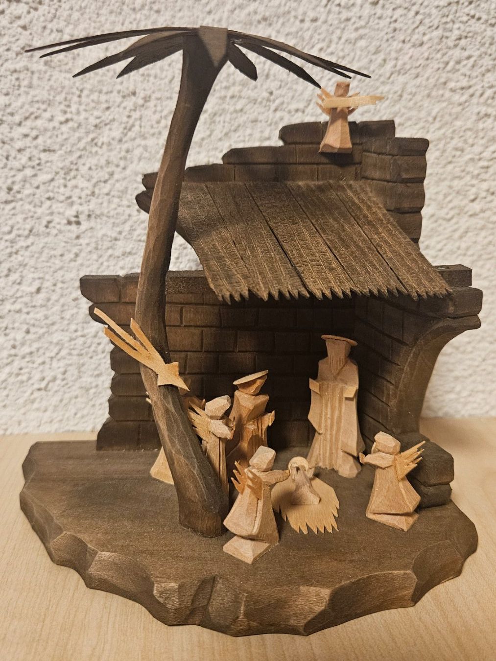 Toutes les décorations: Krippe, holzgeschnitzte Miniatur-Weihnachtskrippe mit Box – D'occasion à Jona par ASMARADO