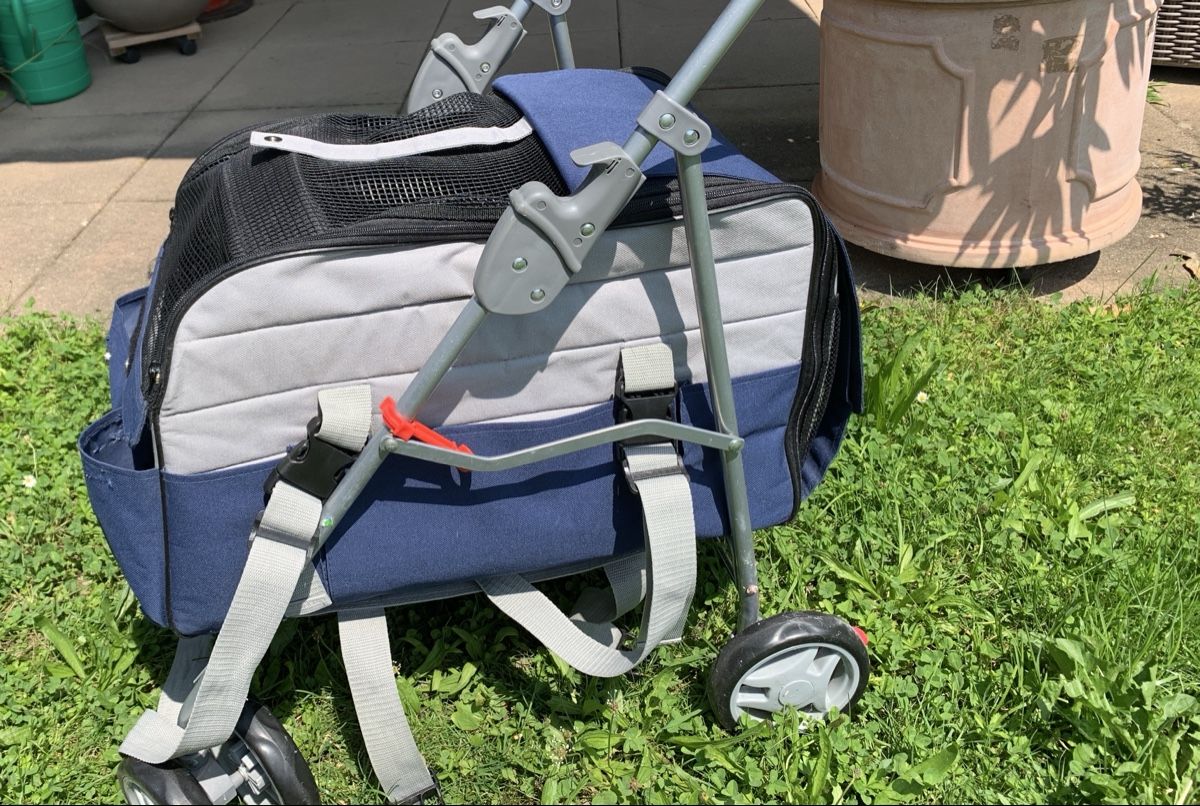 Niches, paniers: Katzen- / Hunde Buggy - Airline tauglich – D'occasion à Waltenschwil par Hendi 1