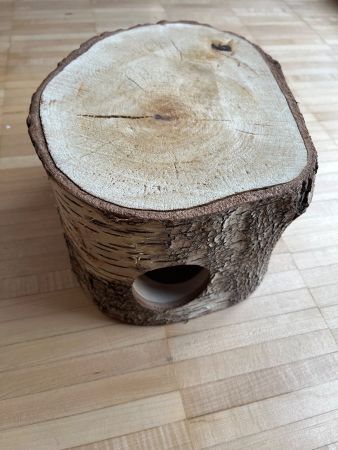 Holzstamm-Häuschen für Nager, wenig gebraucht