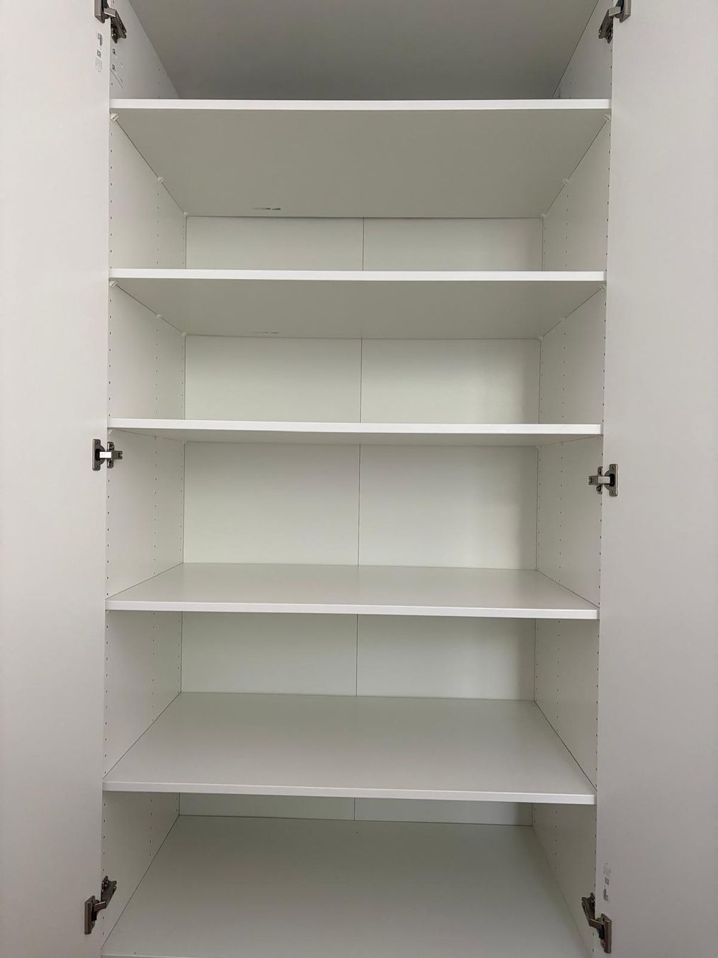 Armoires: Wardrobe white colour – Neuf (Voir description) à Zürich par dha_t9vq 2
