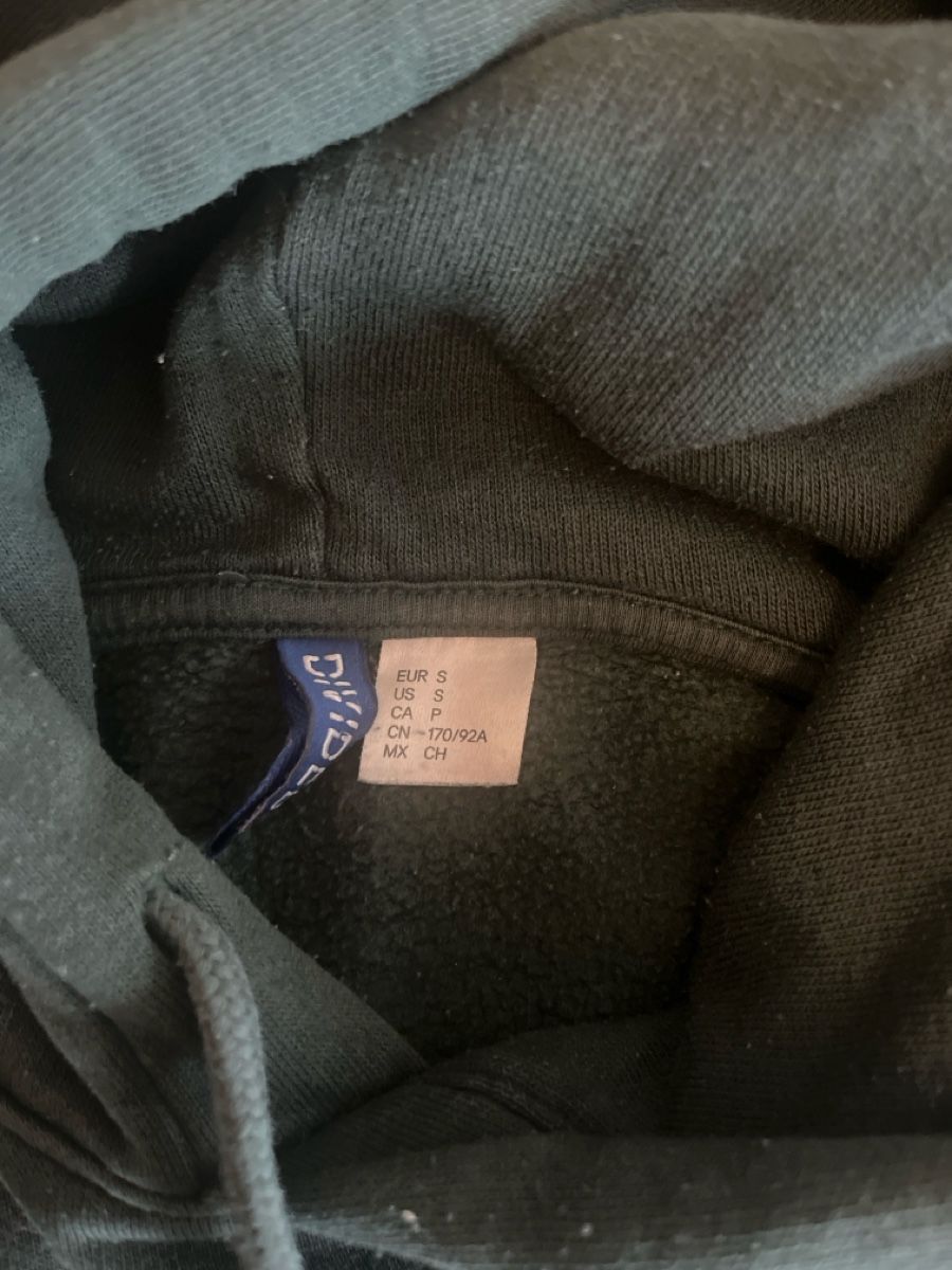 H&M Maglioni & Felpe: hoodie olivgrün – Usato da Zürich venduto da Zhau.53 2