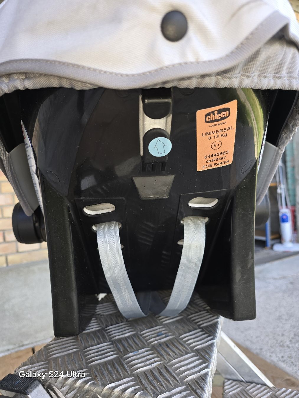Chicco Auto-Kindersitze: Chicco Autositz Babyschale Kindersitz Auto Safe Reise – Gebraucht aus Gelterfingen von charly3333 3