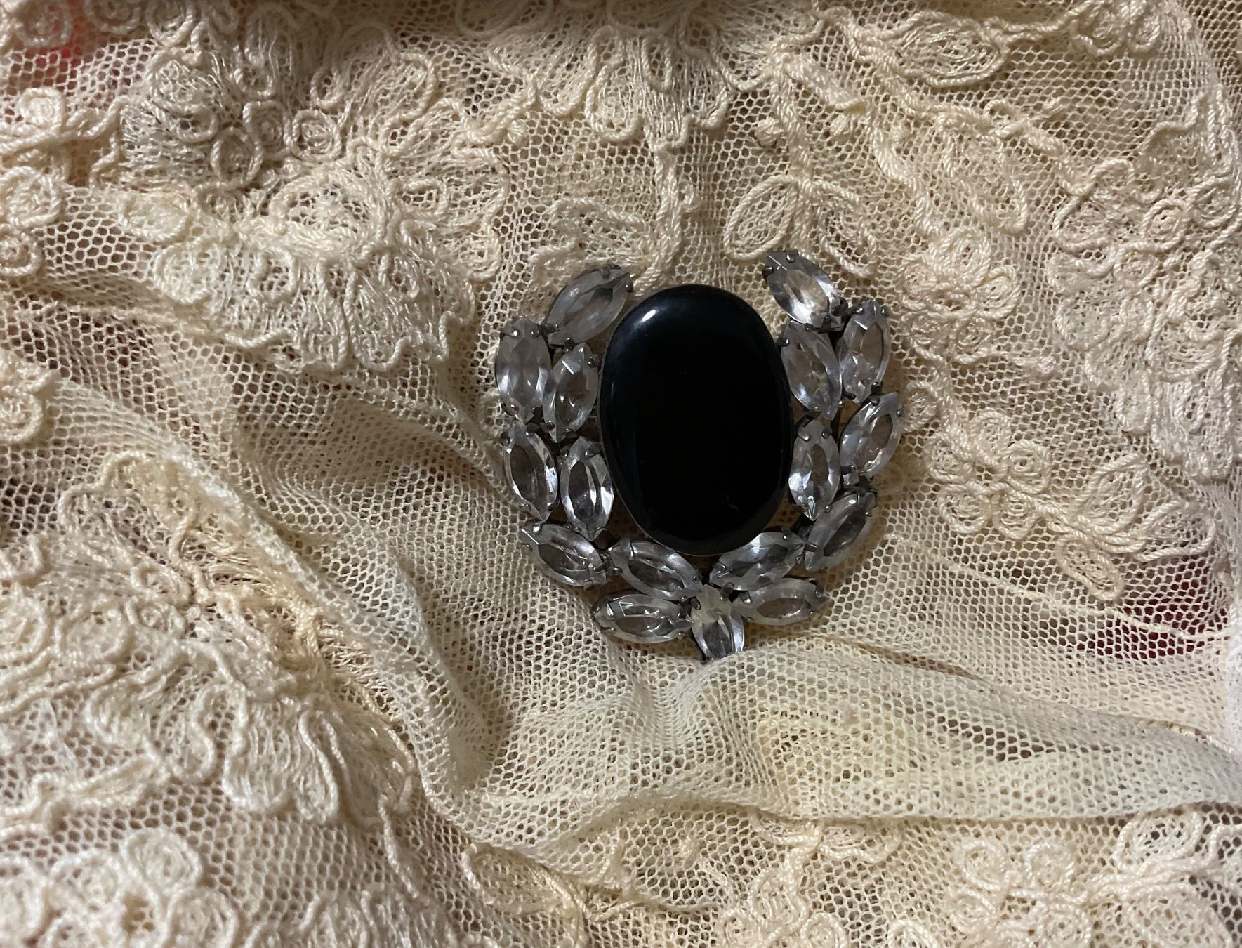 Broschen & Nadeln: Vintage Brosche – Gebraucht aus Luzern von Fairytel