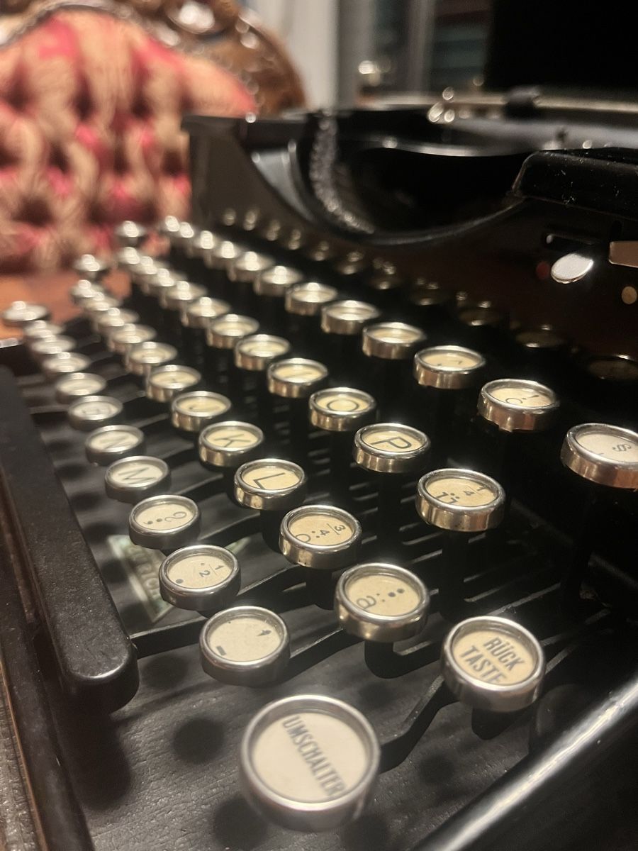 Macchine da scrivere: Royal Schreibmaschine Antik – Usato da Binningen venduto da Lillocon 3