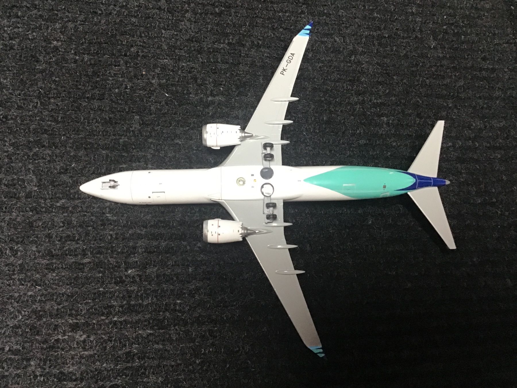 Boeing Kit di modellismo & Modellini statici: BOEING 737-8 MAX GARUDA INDONESIA 1/200 – Usato da Männedorf venduto da Spezial-Modelle 4