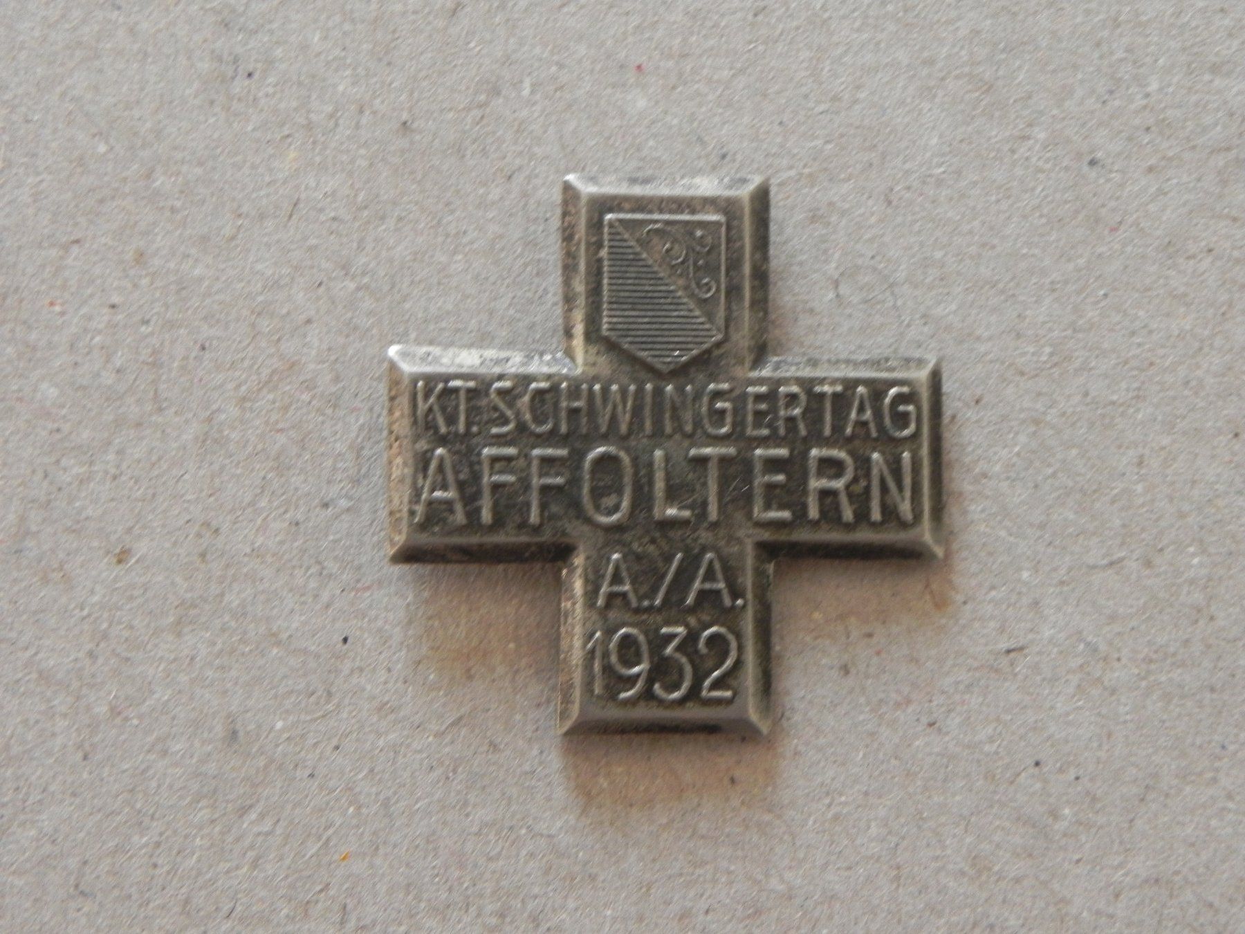 Placchette & Badge: Abzeichen Kantonal Schwingfest Schwingen Affoltern ZH 1932 – Usato da Siebnen venduto da krimsie