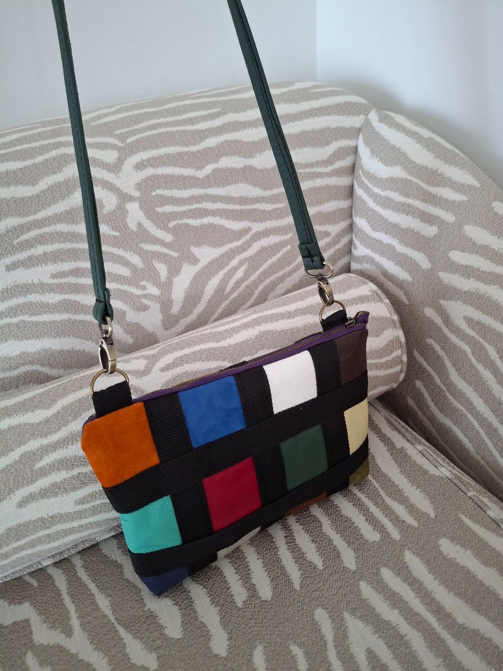 Taschen für Damen: Bunte Umhängetasche Patchwork Leder Stoff Handarbeit neuw... – Neu und originalverpackt aus Bellikon von MellonCollieMitTwint 1