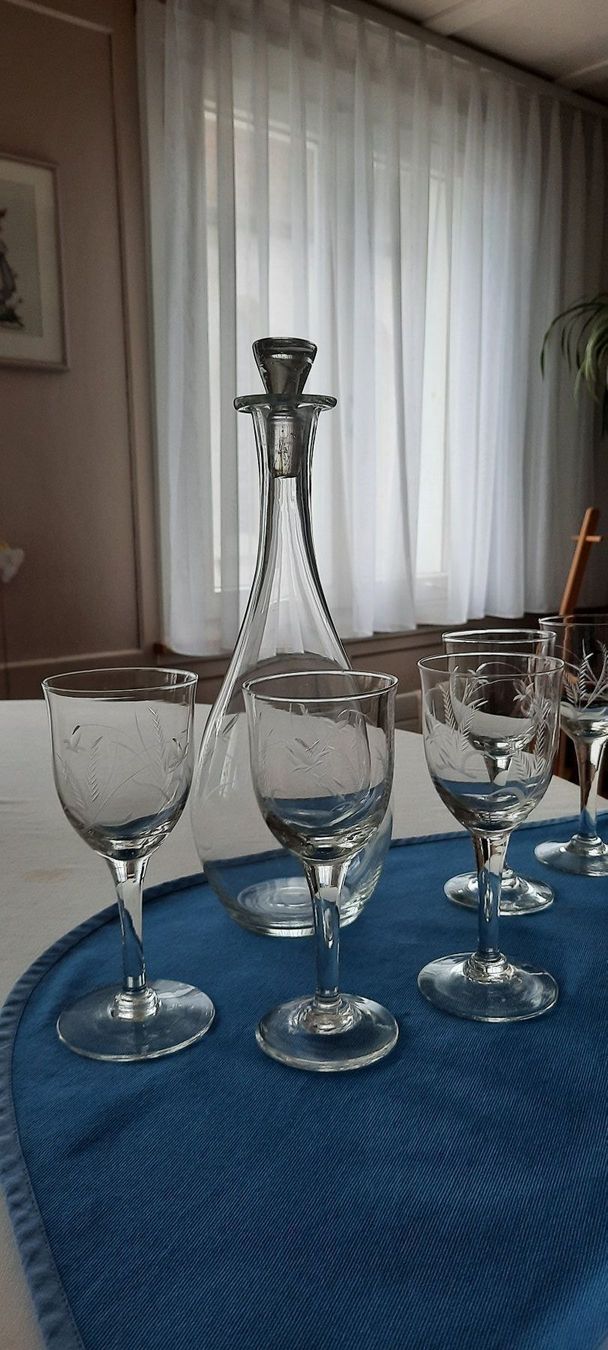 Caraffe: Antike Glasflasche u. Gläser – Usato da Degersheim venduto da chatzgrau