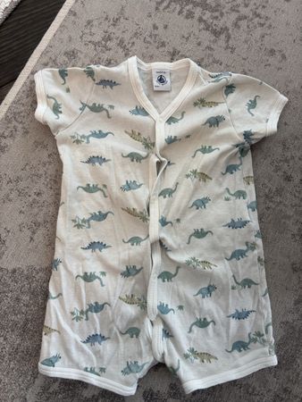 Petit Bateau Sommer Body Dinosaurier, Grösse 6M/67cm