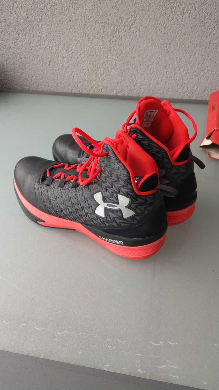 Under Armour Scarpe da uomo: Basket Under Armour T47, état parfait – Usato da Neyruz FR venduto da Akaraion-KFT 2