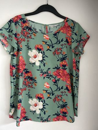 Bluse von Only, Grösse 40, salbeigrün mit Blumen