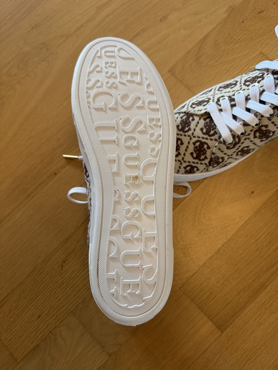 Guess Scarpe da donna: Guess Damen Sneaker, Grösse 39, neuwertig. – Nuovo e nell'imballaggio originale da Münchwilen AG venduto da mrs_sasi 3