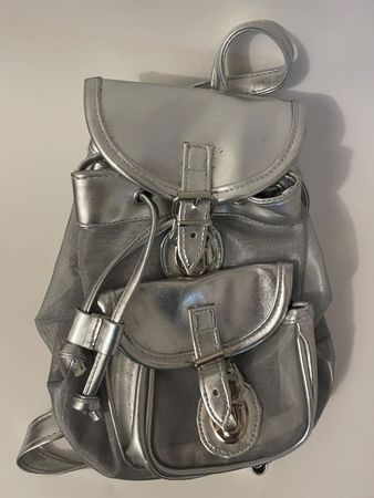 Silberner Cityrucksack