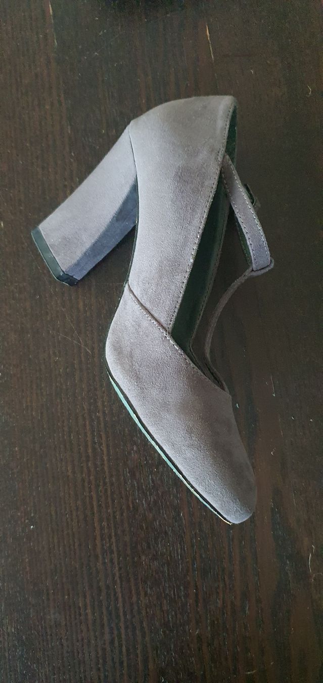 Scarpe da donna: Bata Damenschuhe grau High Heel Pumps Grösse 37 – Usato da Winterthur venduto da LaRoque 3