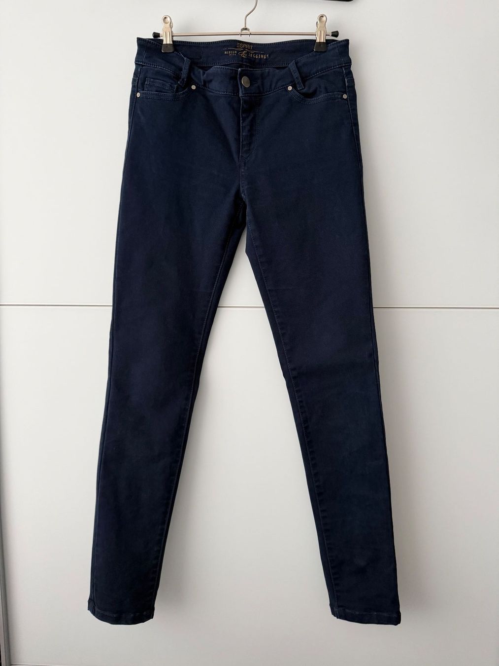 Esprit Pantaloni: Dunkelblaue Damen Hose, Esprit, Medium rise, Gr. 28 – Usato da Niederteufen venduto da biendlee