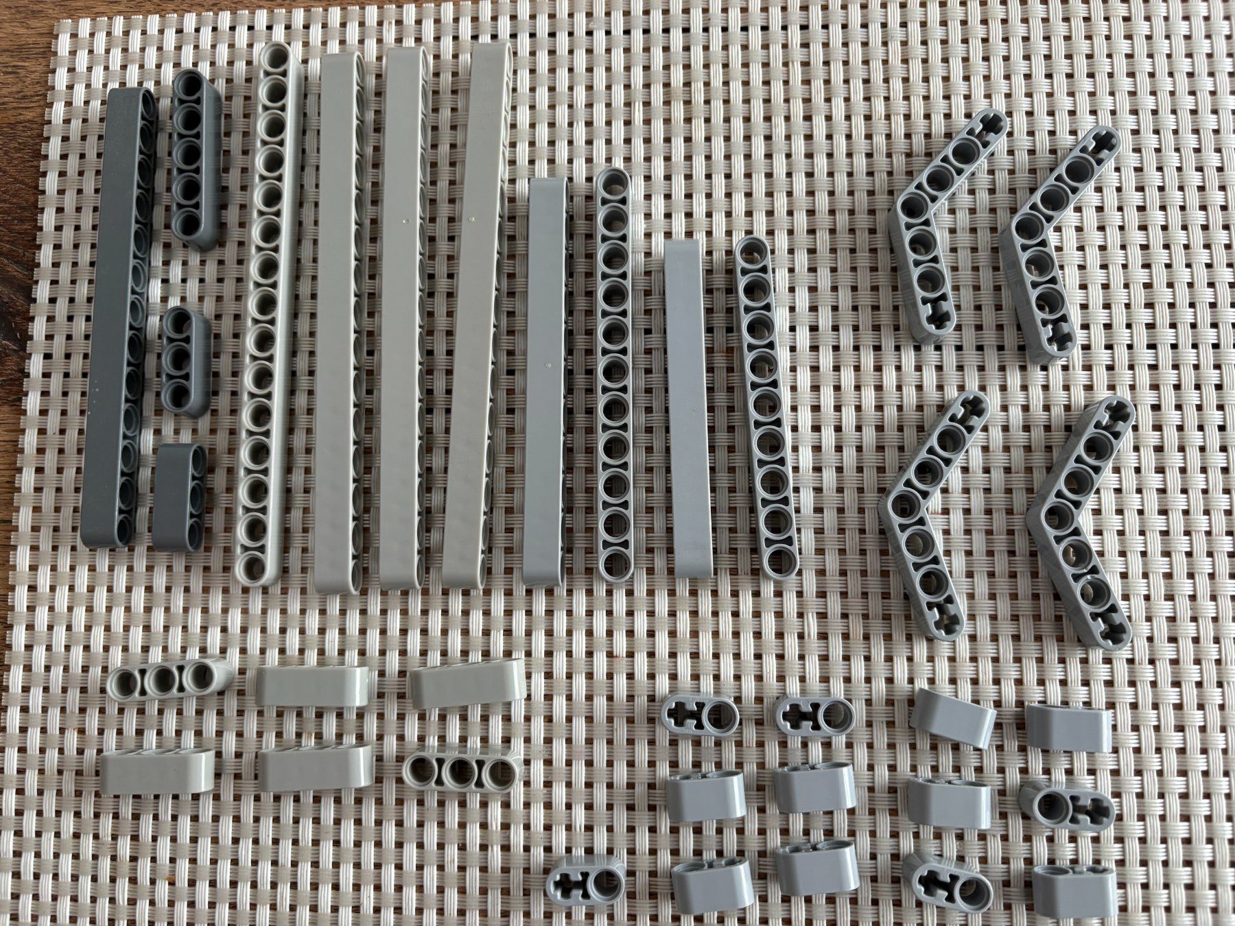 Lego Giocattoli: Lego Technik graue runde Lochbalken 9398 – Usato da Buochs venduto da Techtelmechtel