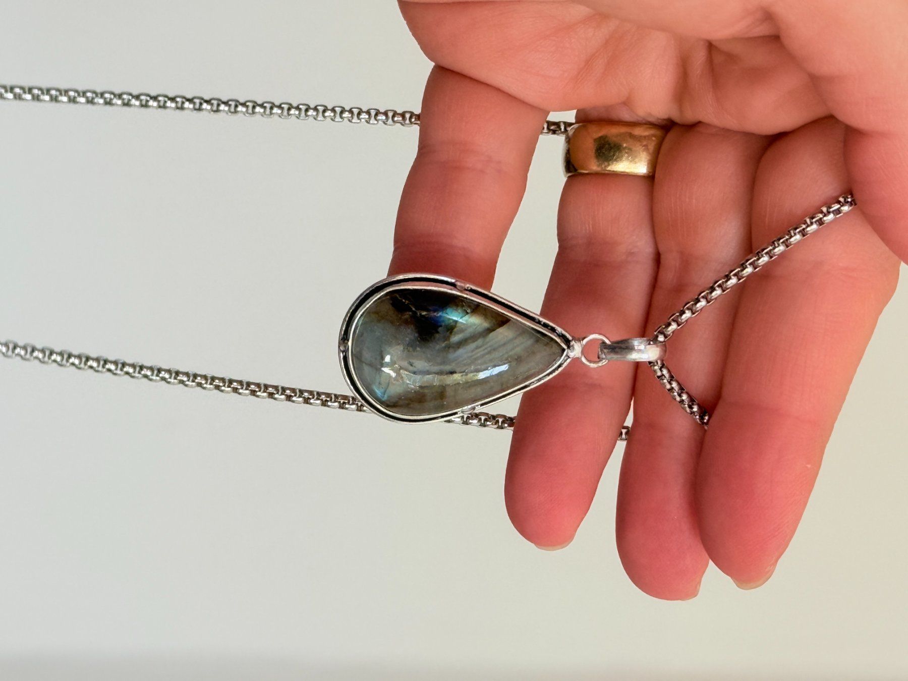 Catenine: Collier avec pendentif labradorite – Nuovo e nell'imballaggio originale da Genève venduto da AGBERG 9
