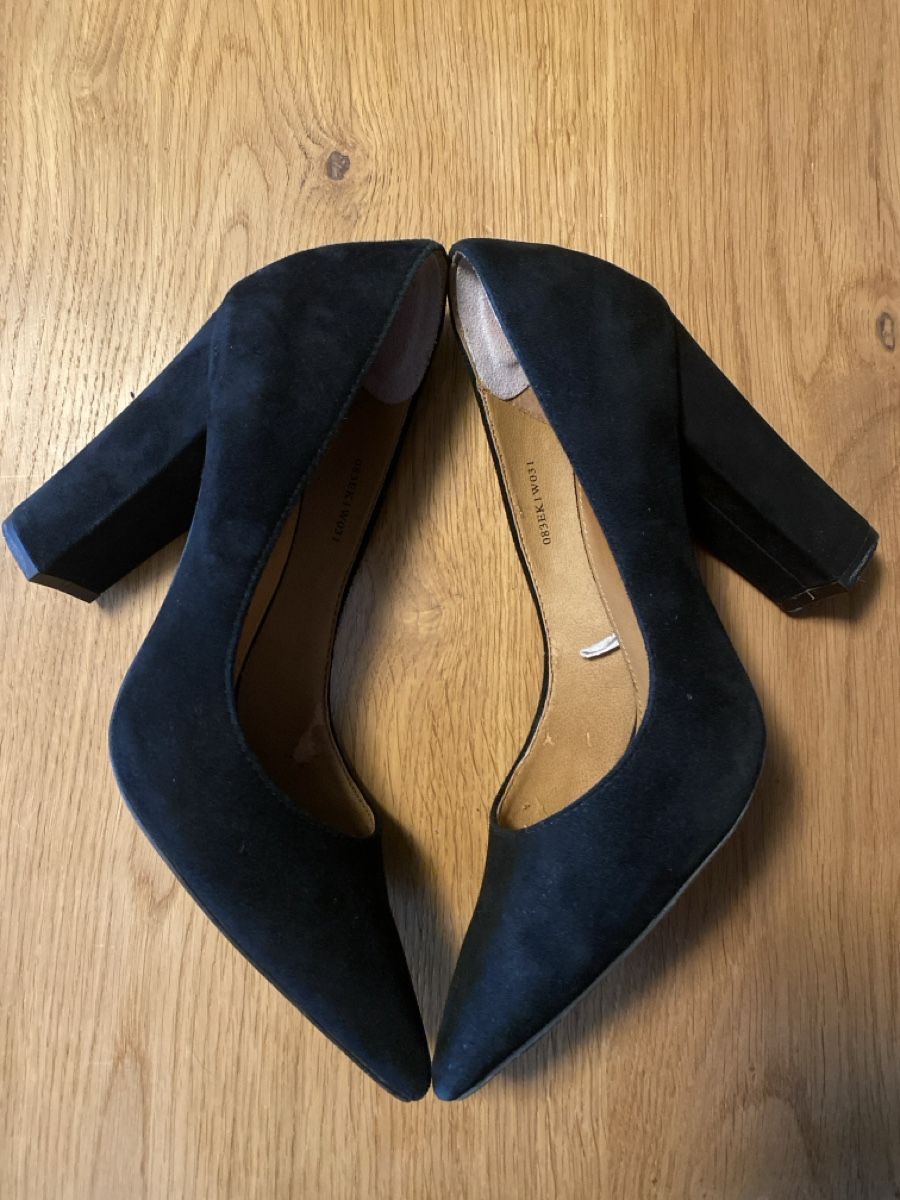 Esprit Damenschuhe: Schwarze Esprit Wildleder Pumps, Gr. 38 – Gebraucht aus Wittenbach von Kalt_K90 2
