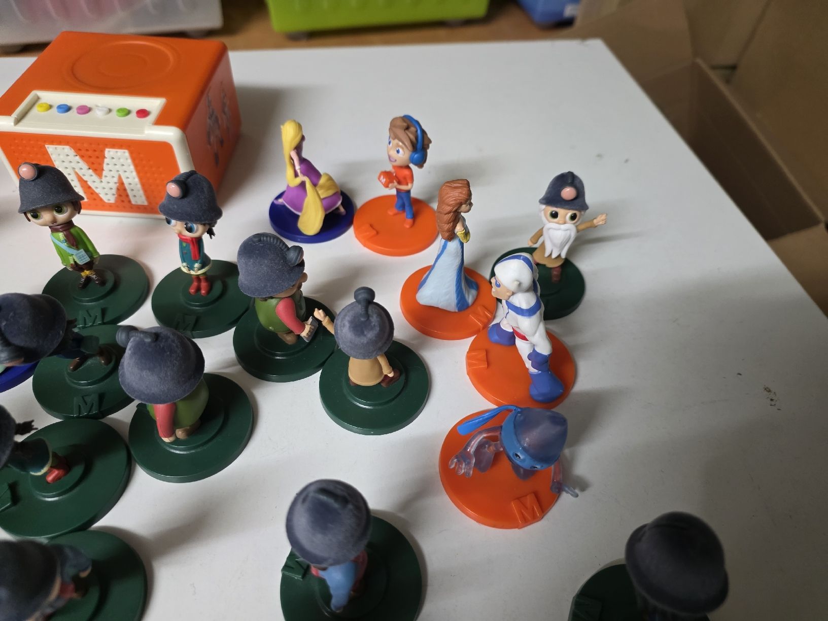 Migros Giocattoli: Migros Story Box mit Figuren – Usato da Dorf venduto da Echo_Elements 6