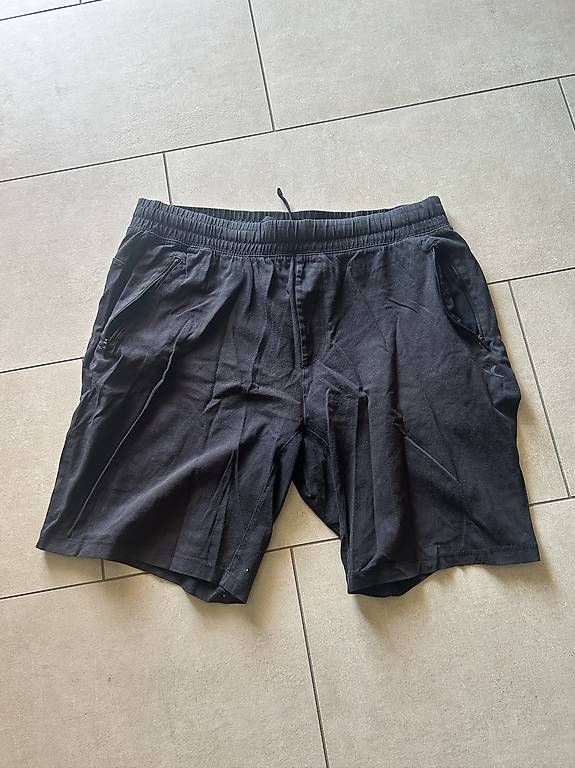 Hosen: Sporthose schwarz – Gebraucht aus Maisprach von _aliciarebecca_