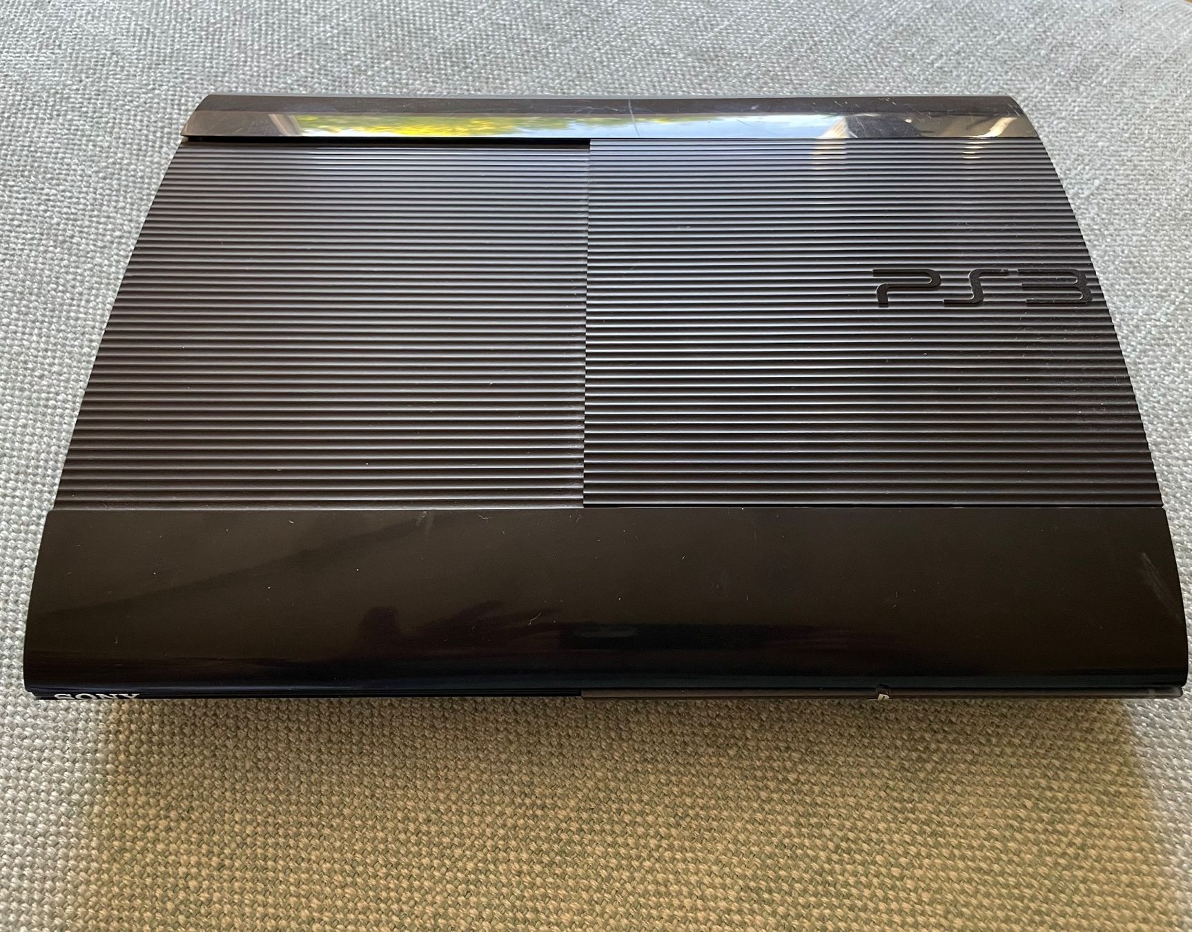 Sony Console: PS 3 Superslim / 21 Spiele / 2 Controller – Usato da Basel venduto da pfo_jhp9