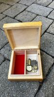 Süsse Musikdose aus Holz mit gepressten Blumen