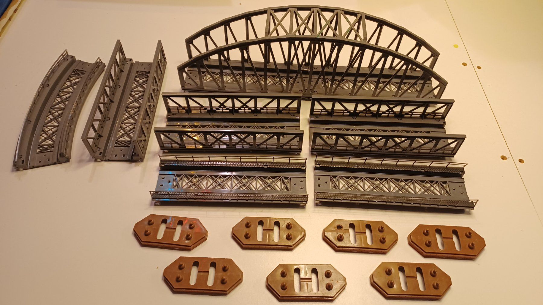 Märklin Modellini di ferrovie: Märklin H0 Brückenelemente – Usato da Rüfenacht BE venduto da zur_2s9l