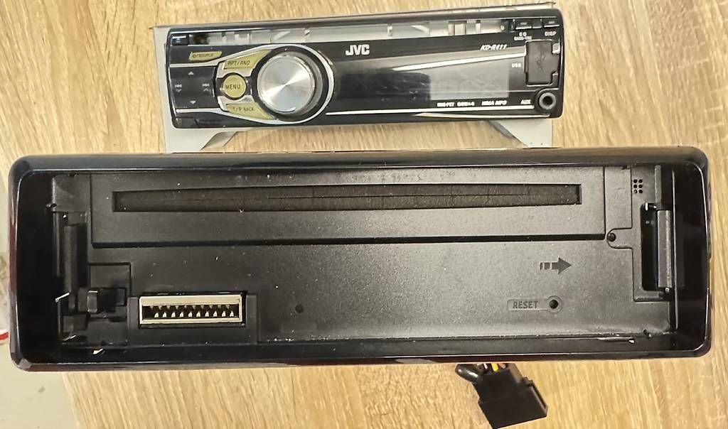 Radio: JVC Autoradio mit CD-mP3,USB,AUX,4x50W, – Usato da Romanshorn venduto da Domuz-Handel 1
