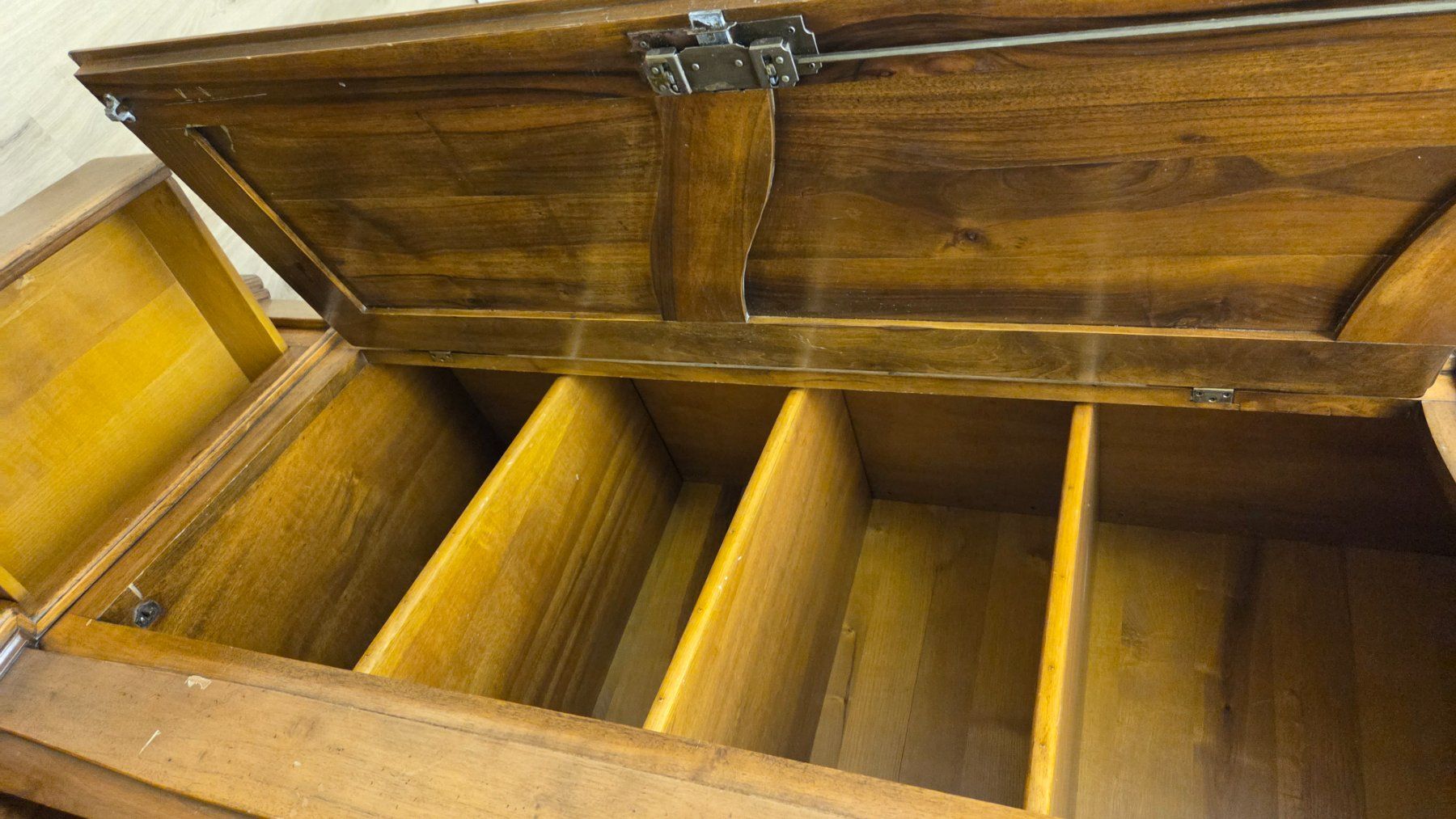 Armadi: Schrank Echtholz Antik B160xT60xH188 – Usato da Niederrohrdorf venduto da Danse01 3