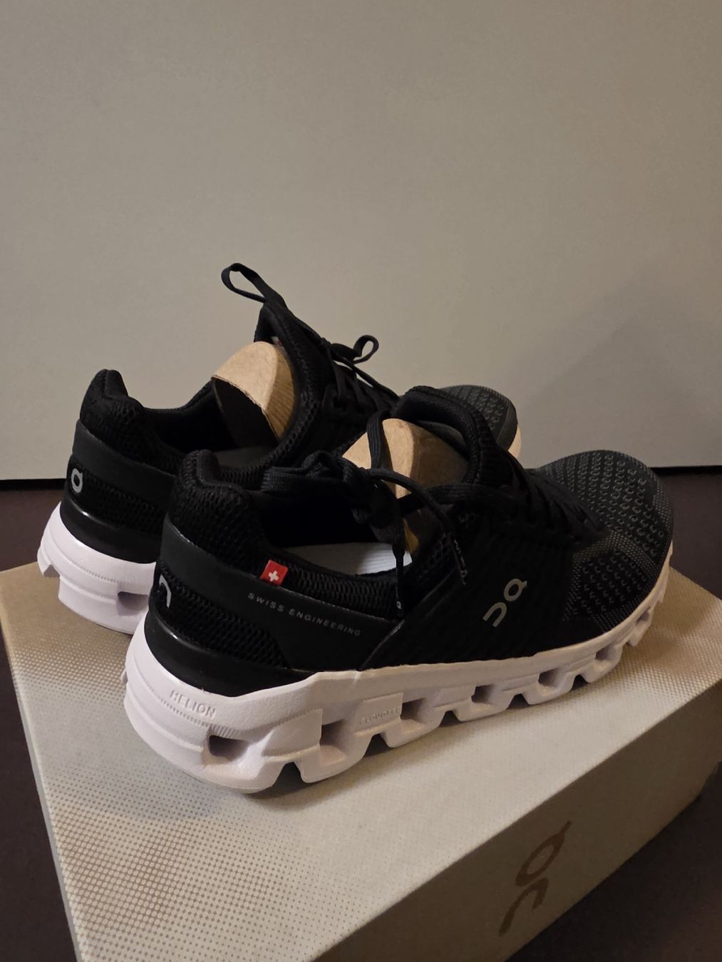 Scarpe da uomo: On Cloudswift Black Rock Gr. 37.5 Neu – Nuovo e nell'imballaggio originale da Zürich venduto da qer_2t8q 1