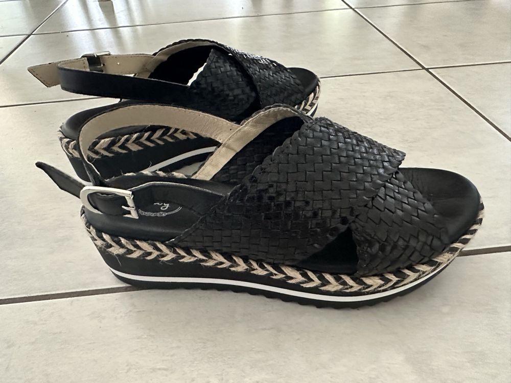 Sandales compensées à brides irisées et tressées - Noir