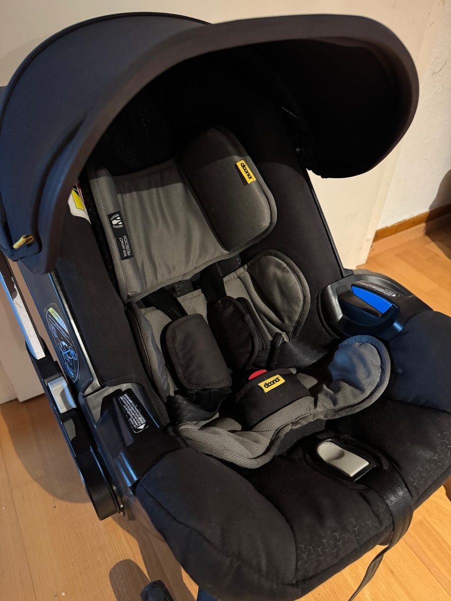Doona Seggiolini per auto: Doona Kinderautositz – Usato da Weinfelden venduto da Maurii15 1